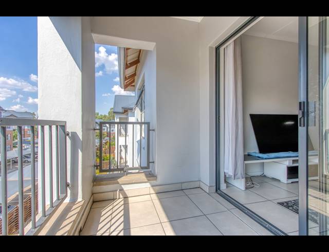 1 BEDROOM APARTMENT FOR SALE IN OLIVEDALE